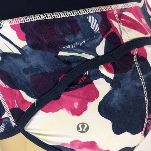 Lululemon women’s speed up shorts size 2 - Picture 11 of 11